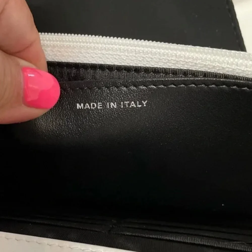 CHANEL 19 WALLET ON CHAIN in white and black - Picture 8 of 11